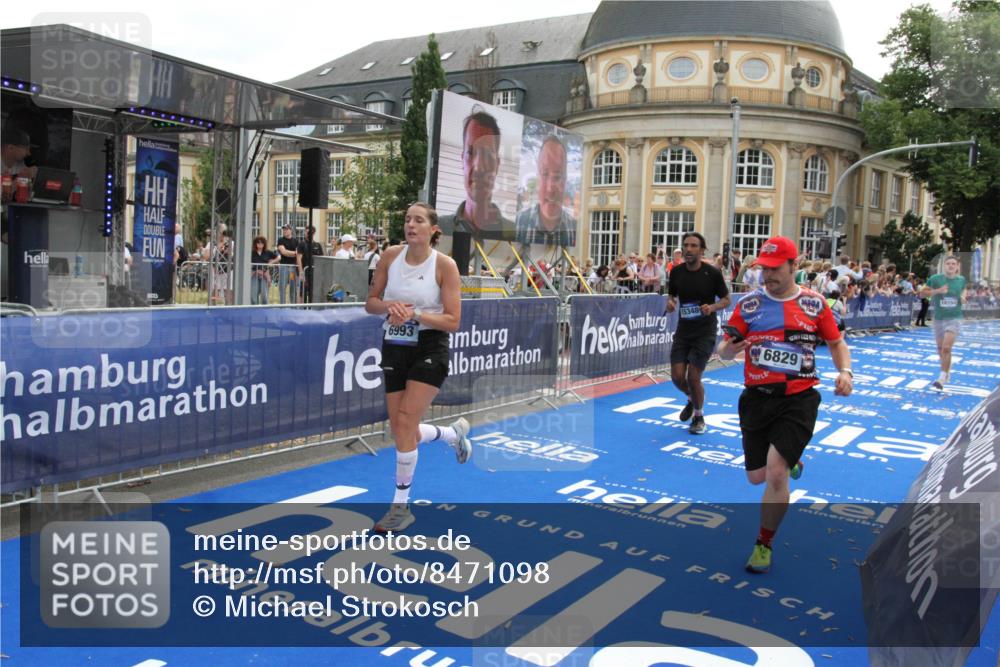 29.06.2025 - hella hamburg halbmarathon Michael Strokosch http://msf.ph/oto/8471098 29.06.2025 10:36:22 Ziel 6829, 6993, 12051, 13991, 14075, 15348, 16158, 17192 meine-sportfotos.de