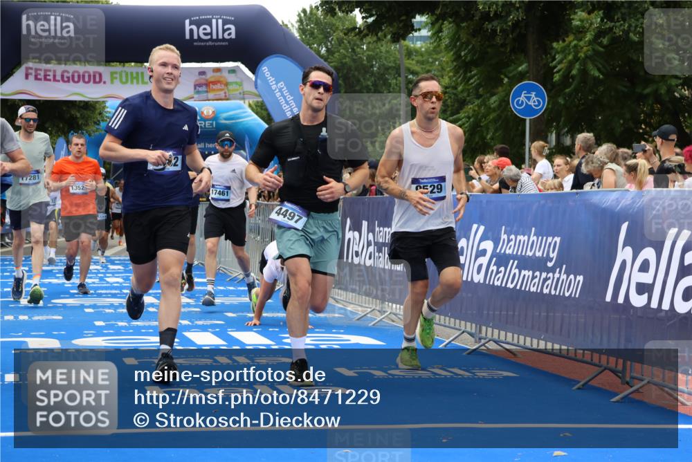 29.06.2025 - hella hamburg halbmarathon Strokosch-Dieckow http://msf.ph/oto/8471229 29.06.2025 10:46:30 Ziel 2222, 2842, 4237, 4497, 5459, 6421, 6978, 7335, 8482, 8981, 9051, 9232, 9386, 9529, 9786, 11185, 11773, 12891, 13525, 13554, 14045, 14228, 14482, 15026, 15133, 15157, 15206, 17281, 17461, 18637, 18882, 19209 meine-sportfotos.de