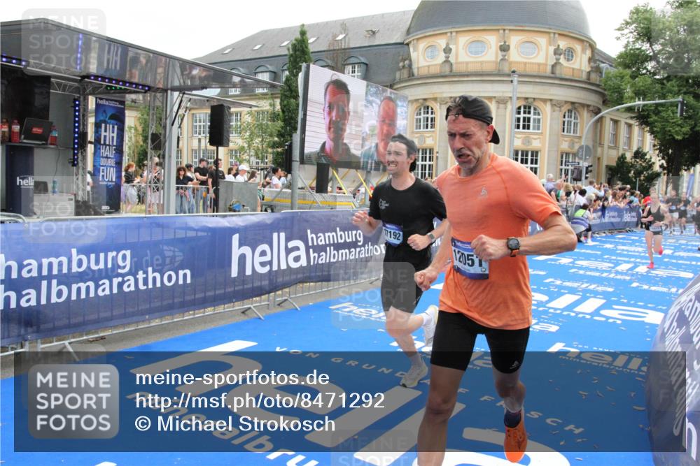 29.06.2025 - hella hamburg halbmarathon Michael Strokosch http://msf.ph/oto/8471292 29.06.2025 10:36:27 Ziel 8084, 10404, 10680, 10852, 11304, 12051, 12916, 14075, 16158, 17192, 18062 meine-sportfotos.de