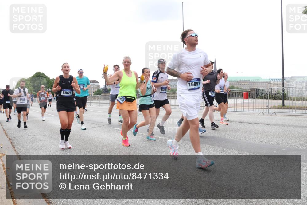 29.06.2025 - hella hamburg halbmarathon Lena Gebhardt http://msf.ph/oto/8471334 29.06.2025 10:33:01 Lombardsbrücke 1078, 6861, 9471, 9768, 16502, 8069, 1670, 15997, 100, 1078, 1199, 1237, 1324, 1732, 1764, 2038, 2054, 2059, 2085, 2276, 2838, 2959, 3391, 3422, 3660, 3670, 3708, 3753, 3871, 4030, 4096, 4445, 4446, 4555, 4650, 5110, 5180, 5581, 5871, 5917, 6040, 6773, 6861, 7308, 7309, 7387, 7531, 7633, 7749, 7750, 7982, 8170, 8595, 8839, 9010, 9034, 9143, 9188, 9289, 9471, 9542, 9768, 10013, 10048, 10277, 11229, 11260, 11713, 11756, 11826, 12039, 12423, 12424, 14305, 14743, 15951 meine-sportfotos.de