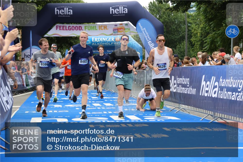 29.06.2025 - hella hamburg halbmarathon Strokosch-Dieckow http://msf.ph/oto/8471341 29.06.2025 10:46:30 Ziel 2222, 2842, 4237, 4497, 5459, 6421, 6978, 7335, 8482, 8981, 9051, 9232, 9386, 9529, 9786, 11185, 11773, 12891, 13525, 13554, 14045, 14228, 14482, 15026, 15133, 15157, 15206, 17281, 17461, 18637, 18882, 19209 meine-sportfotos.de