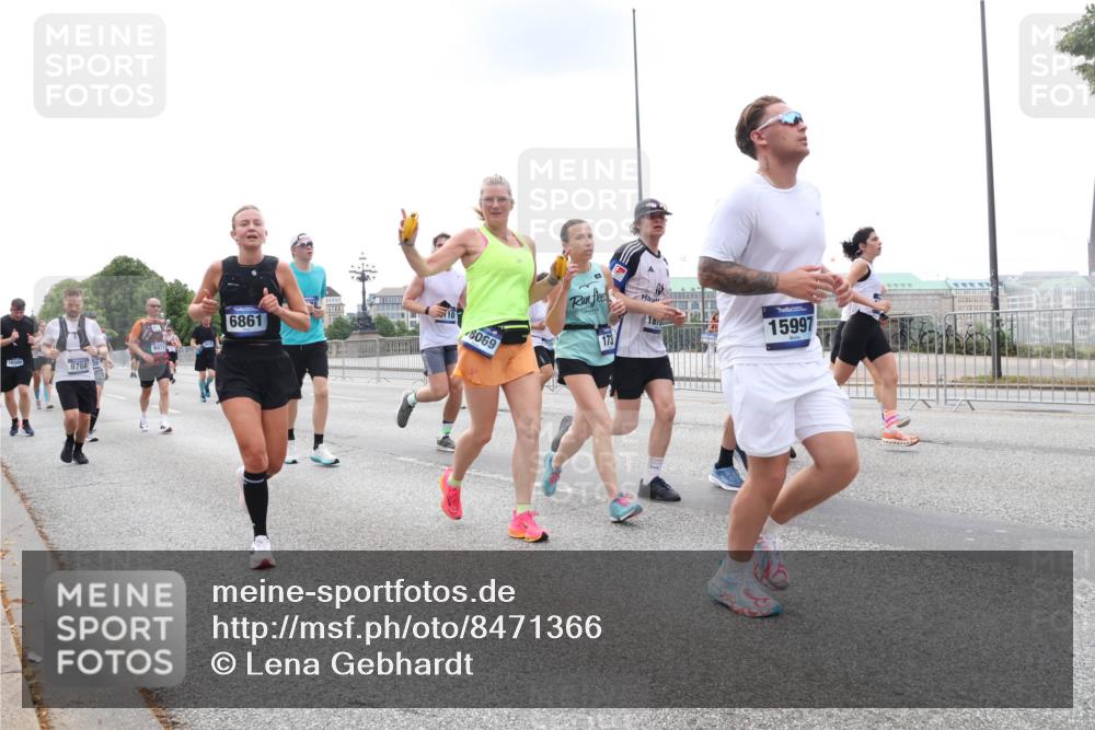 29.06.2025 - hella hamburg halbmarathon Lena Gebhardt http://msf.ph/oto/8471366 29.06.2025 10:33:01 Lombardsbrücke 9768, 8069, 6861, 173, 15997, 1078, 1199, 1237, 1324, 1732, 1764, 2038, 2054, 2059, 2085, 2276, 2838, 2959, 3391, 3422, 3660, 3670, 3708, 3753, 3871, 4030, 4096, 4445, 4446, 4555, 4650, 5110, 5180, 5581, 5871, 5917, 6040, 6773, 6861, 7308, 7309, 7387, 7531, 7633, 7749, 7750, 7982, 8170, 8595, 8839, 9010, 9034, 9143, 9188, 9289, 9471, 9542, 9768, 10013, 10048, 10277, 11229, 11260, 11713, 11756, 11826, 12039, 12423, 12424, 14305, 14743, 15951 meine-sportfotos.de