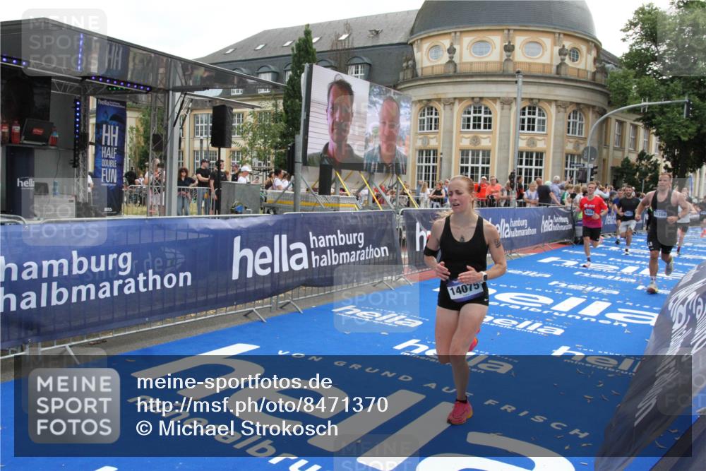 29.06.2025 - hella hamburg halbmarathon Michael Strokosch http://msf.ph/oto/8471370 29.06.2025 10:36:29 Ziel 8084, 9296, 10404, 10680, 10852, 11304, 12051, 12916, 14075, 17192, 17723, 18062 meine-sportfotos.de