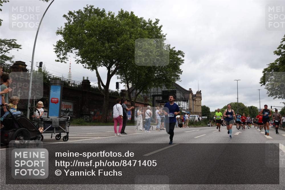29.06.2025 - hella hamburg halbmarathon Yannick Fuchs http://msf.ph/oto/8471405 29.06.2025 10:57:39 20KM 1184, 1316, 1464, 1722, 1724, 1940, 1992, 2685, 3360, 4328, 4370, 5305, 5384, 5734, 6631, 7243, 7290, 7333, 8561, 8822, 9439, 9681, 10705, 10766, 10866, 11149, 11527, 11657, 11771, 12315, 12316, 12513, 12662, 13171, 14135, 14313, 14493, 15516, 15532, 15550, 15897, 16424, 16426, 16639, 16872, 16995, 17071, 17437, 17730, 17894, 18028, 18122, 18717 meine-sportfotos.de