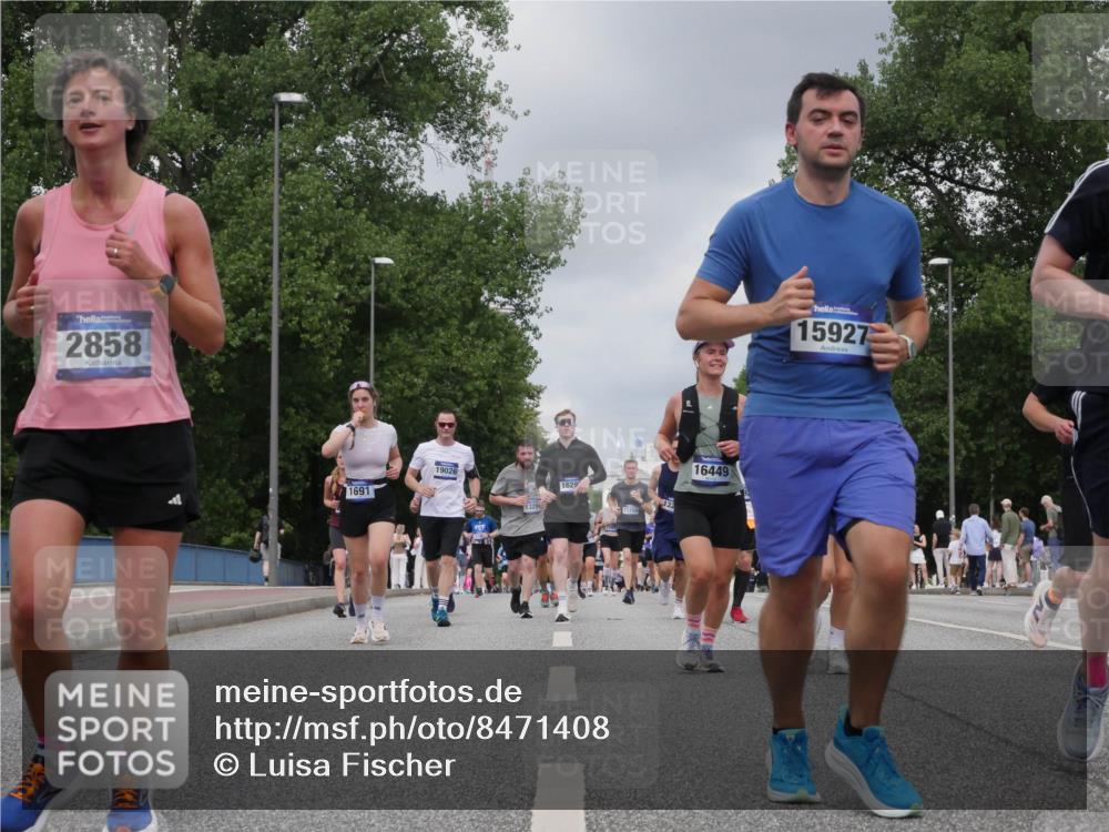29.06.2025 - hella hamburg halbmarathon Luisa Fischer http://msf.ph/oto/8471408 29.06.2025 10:44:13 Kennedybrücke 2858, 1691, 19026, 1629, 11759, 16449, 15927, 1075, 1323, 4906, 6098, 6806, 7585, 7956, 8429, 8430, 9962 meine-sportfotos.de