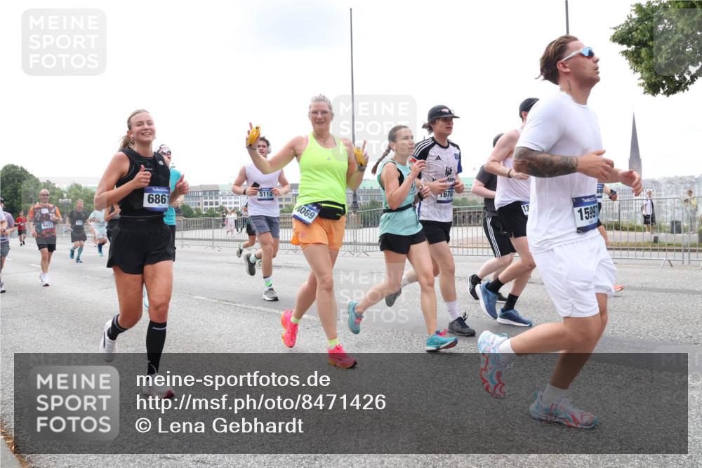 29.06.2025 - hella hamburg halbmarathon Lena Gebhardt http://msf.ph/oto/8471426 29.06.2025 10:33:01 Lombardsbrücke 9471, 6861, 5110, 6069, 1670, 13, 15991, 1078, 1199, 1237, 1324, 1732, 1764, 2038, 2054, 2059, 2085, 2276, 2838, 2959, 3391, 3422, 3660, 3670, 3708, 3753, 3871, 4030, 4096, 4445, 4446, 4555, 4650, 5110, 5180, 5581, 5871, 5917, 6040, 6773, 6861, 7308, 7309, 7387, 7531, 7633, 7749, 7750, 7982, 8170, 8595, 8839, 9010, 9034, 9143, 9188, 9289, 9471, 9542, 9768, 10013, 10048, 10277, 11229, 11260, 11713, 11756, 11826, 12039, 12423, 12424, 14305, 14743, 15951 meine-sportfotos.de