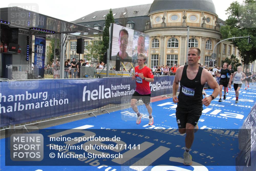 29.06.2025 - hella hamburg halbmarathon Michael Strokosch http://msf.ph/oto/8471441 29.06.2025 10:36:31 Ziel 8084, 9296, 10404, 10680, 10852, 11304, 11833, 12916, 14075, 17723, 18062 meine-sportfotos.de