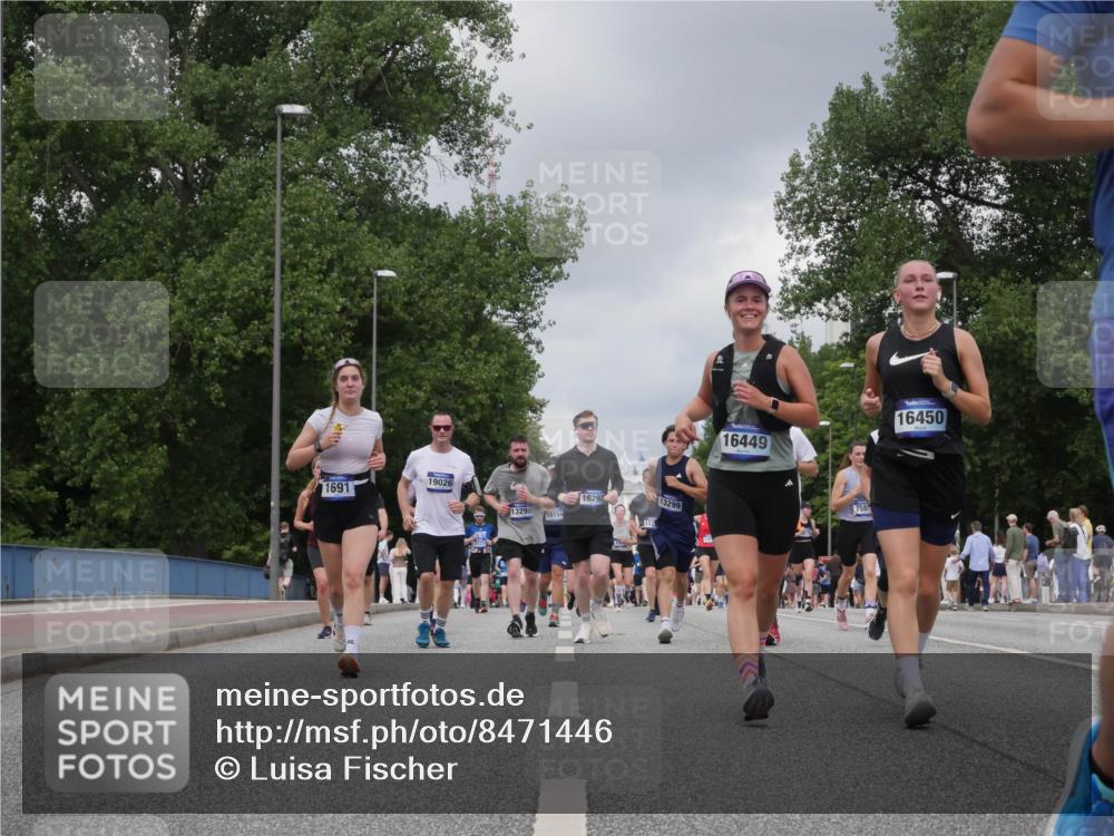 29.06.2025 - hella hamburg halbmarathon Luisa Fischer http://msf.ph/oto/8471446 29.06.2025 10:44:14 Kennedybrücke 19026, 1691, 3121, 16297, 13290, 15154, 113, 13299, 16449, 758, 16450, 1075, 1323, 4906, 7585, 8429, 8430, 9962 meine-sportfotos.de