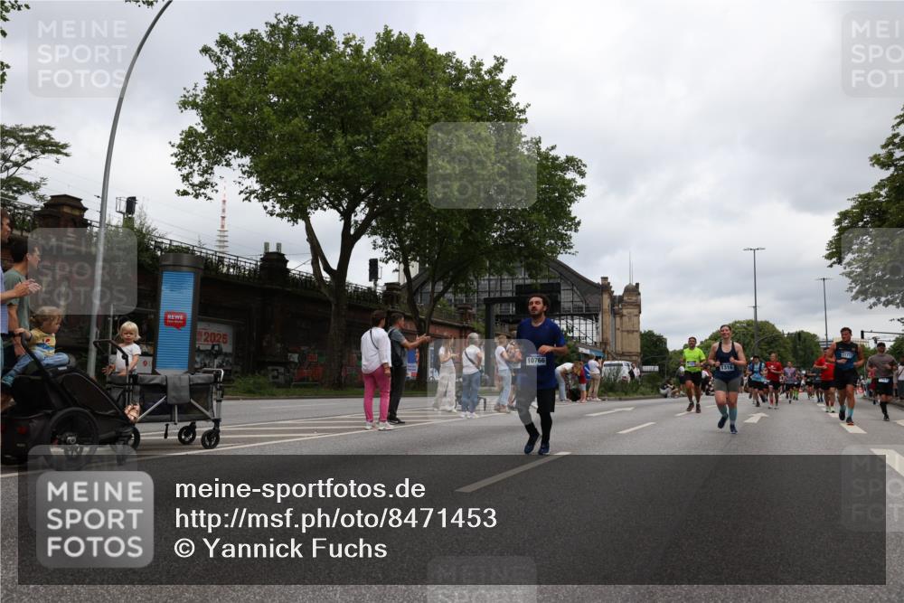 29.06.2025 - hella hamburg halbmarathon Yannick Fuchs http://msf.ph/oto/8471453 29.06.2025 10:57:39 20KM 1184, 1316, 1464, 1722, 1724, 1940, 1992, 2685, 3360, 4328, 4370, 5305, 5384, 5734, 6631, 7243, 7290, 7333, 8561, 8822, 9439, 9681, 10705, 10766, 10866, 11149, 11527, 11657, 11771, 12315, 12316, 12513, 12662, 13171, 14135, 14313, 14493, 15516, 15532, 15550, 15897, 16424, 16426, 16639, 16872, 16995, 17071, 17437, 17730, 17894, 18028, 18122, 18717 meine-sportfotos.de