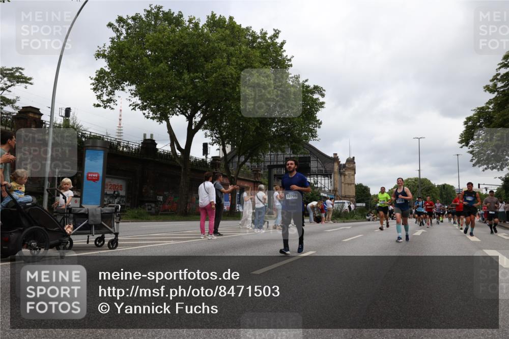29.06.2025 - hella hamburg halbmarathon Yannick Fuchs http://msf.ph/oto/8471503 29.06.2025 10:57:39 20KM 1184, 1316, 1464, 1722, 1724, 1940, 1992, 2685, 3360, 4328, 4370, 5305, 5384, 5734, 6631, 7243, 7290, 7333, 8561, 8822, 9439, 9681, 10705, 10766, 10866, 11149, 11527, 11657, 11771, 12315, 12316, 12513, 12662, 13171, 14135, 14313, 14493, 15516, 15532, 15550, 15897, 16424, 16426, 16639, 16872, 16995, 17071, 17437, 17730, 17894, 18028, 18122, 18717 meine-sportfotos.de