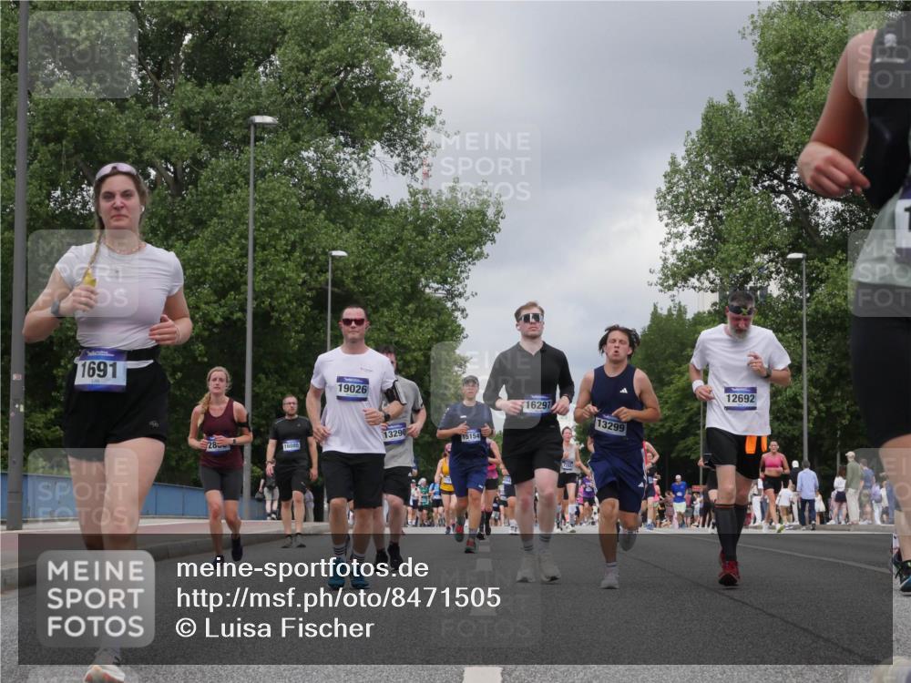 29.06.2025 - hella hamburg halbmarathon Luisa Fischer http://msf.ph/oto/8471505 29.06.2025 10:44:16 Kennedybrücke 1691, 28, 16085, 19026, 13290, 15154, 16297, 13299, 12692, 1075, 4906, 7585, 8429, 8430, 8878, 9962 meine-sportfotos.de
