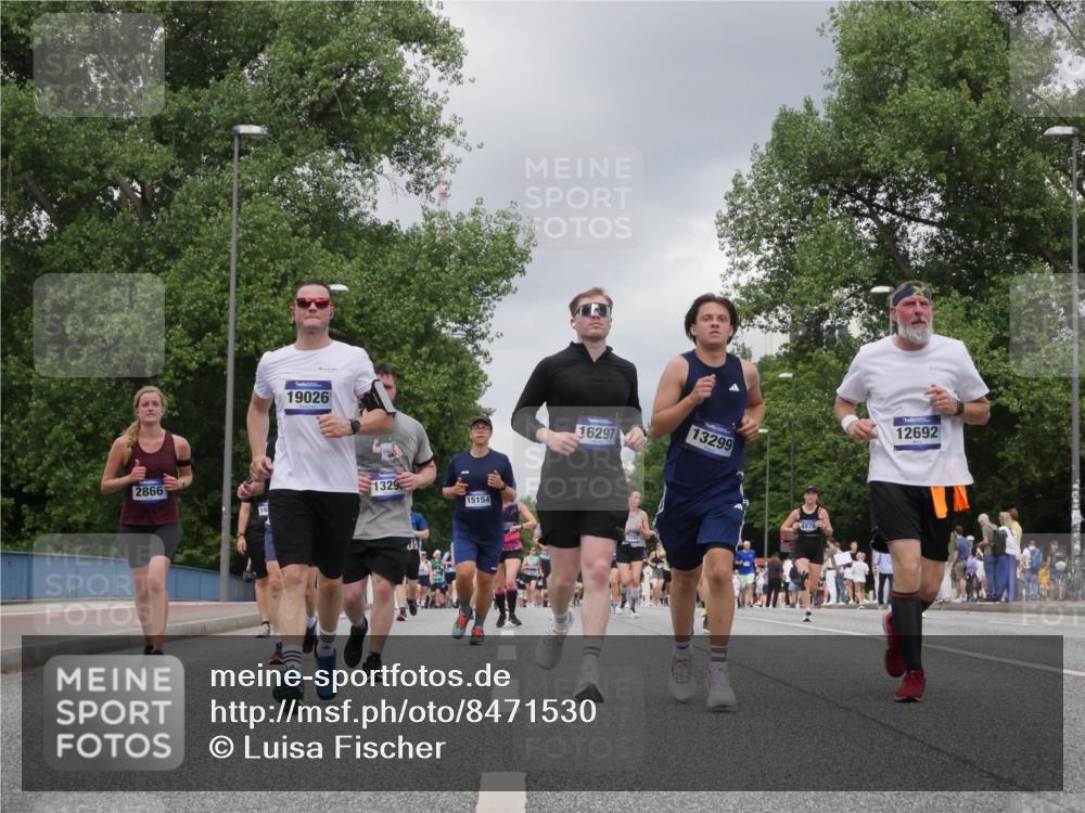 29.06.2025 - hella hamburg halbmarathon Luisa Fischer http://msf.ph/oto/8471530 29.06.2025 10:44:17 Kennedybrücke 2866, 16, 19026, 1329, 15154, 16297, 13299, 8878, 12692, 4906, 7585, 8429, 8430, 8878, 9962 meine-sportfotos.de
