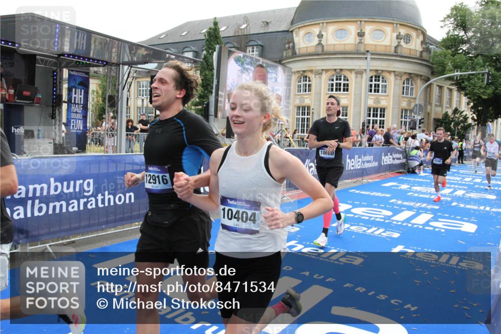 29.06.2025 - hella hamburg halbmarathon Michael Strokosch http://msf.ph/oto/8471534 29.06.2025 10:36:33 Ziel 2121, 8084, 8121, 9296, 10404, 10680, 10852, 11304, 11833, 12916, 17723, 18062 meine-sportfotos.de