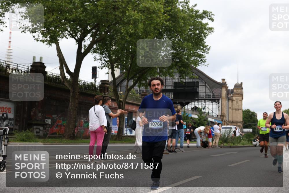29.06.2025 - hella hamburg halbmarathon Yannick Fuchs http://msf.ph/oto/8471587 29.06.2025 10:57:40 20KM 1184, 1316, 1464, 1722, 1724, 1940, 1992, 2685, 3360, 4328, 4370, 5305, 5384, 7243, 7290, 7333, 8561, 9439, 9681, 10705, 10766, 10866, 11149, 11527, 11657, 11771, 12315, 12316, 12513, 12662, 13171, 13841, 14135, 14313, 14493, 15516, 15532, 15550, 15897, 16424, 16426, 16639, 16872, 16995, 17061, 17071, 17437, 17730, 17894, 18122, 18717 meine-sportfotos.de
