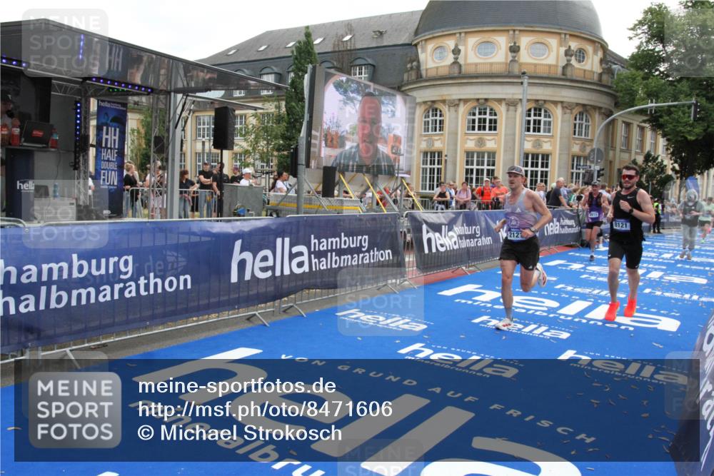 29.06.2025 - hella hamburg halbmarathon Michael Strokosch http://msf.ph/oto/8471606 29.06.2025 10:36:39 Ziel 1571, 2121, 3809, 5092, 6915, 8121, 11833, 16523, 18038, 18733 meine-sportfotos.de