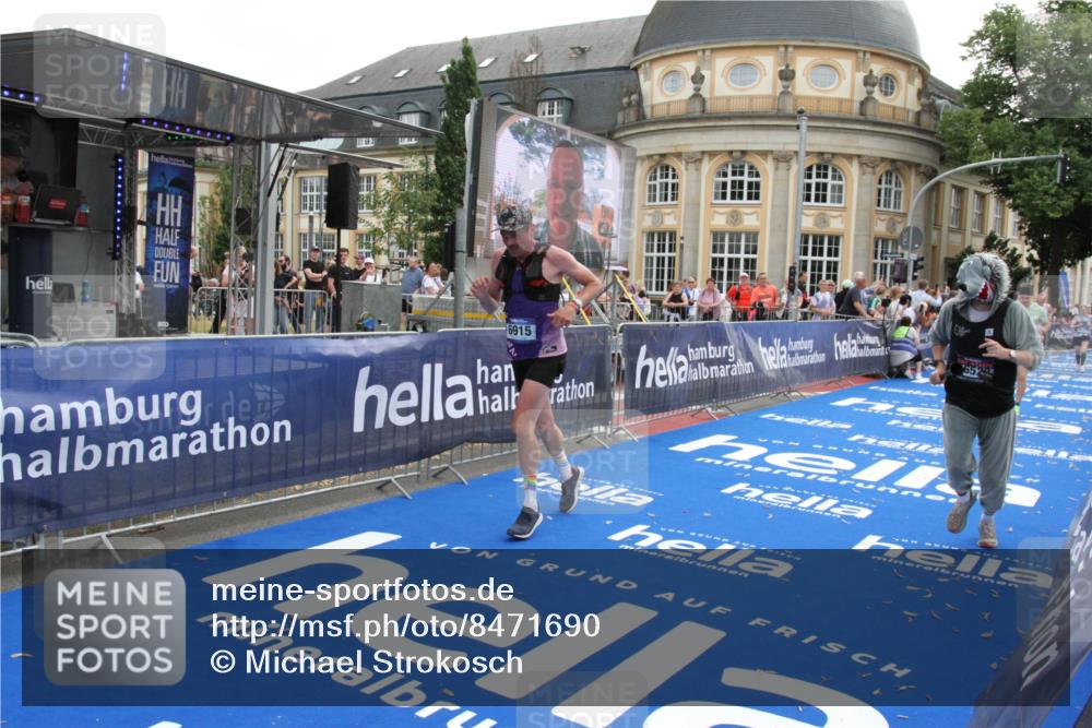 29.06.2025 - hella hamburg halbmarathon Michael Strokosch http://msf.ph/oto/8471690 29.06.2025 10:36:41 Ziel 1571, 2121, 3809, 5092, 6915, 8121, 14622, 16523, 18038, 18733 meine-sportfotos.de