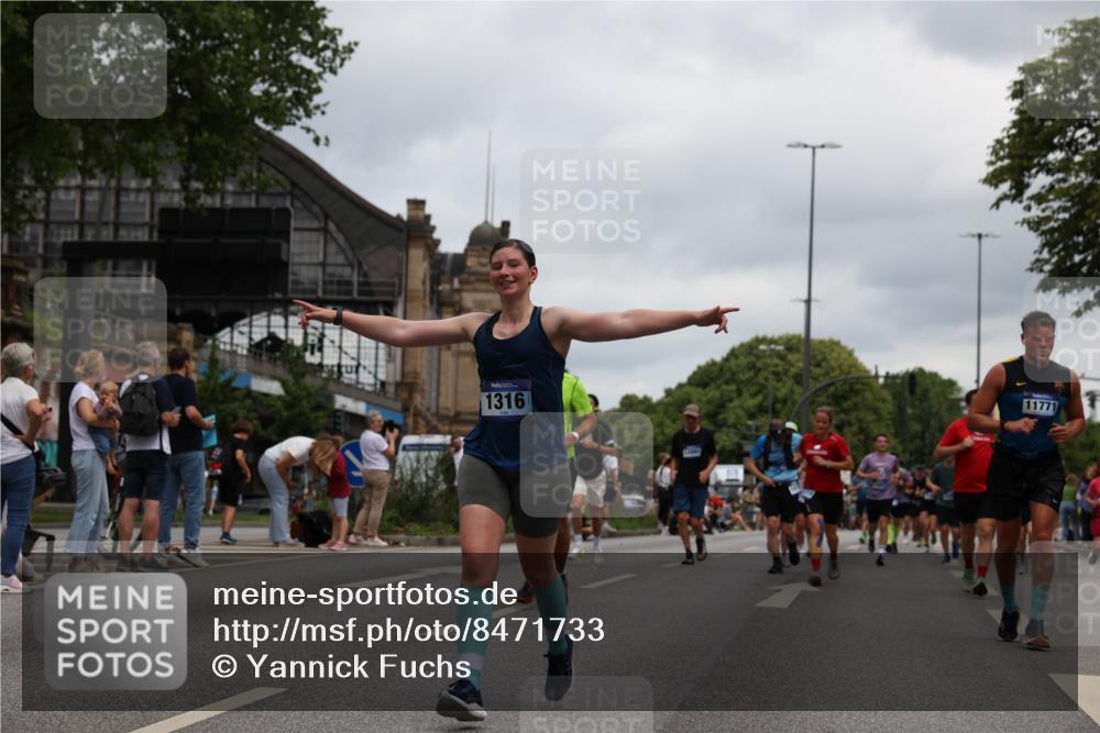 29.06.2025 - hella hamburg halbmarathon Yannick Fuchs http://msf.ph/oto/8471733 29.06.2025 10:57:41 20KM 1184, 1316, 1464, 1722, 1724, 1940, 2685, 3360, 4328, 4370, 5305, 5384, 7243, 7290, 7333, 8561, 9191, 9439, 9681, 10705, 10766, 10866, 11149, 11527, 11657, 11771, 12315, 12316, 12513, 12662, 13171, 13841, 14135, 14313, 14493, 15516, 15532, 15550, 15897, 16424, 16426, 16639, 16995, 17061, 17071, 17437, 17730, 17894, 18122, 18717 meine-sportfotos.de