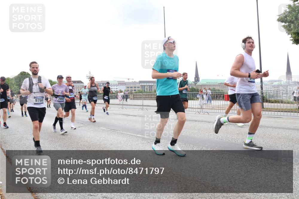 29.06.2025 - hella hamburg halbmarathon Lena Gebhardt http://msf.ph/oto/8471797 29.06.2025 10:33:02 Lombardsbrücke 9143, 9768, 2959, 9471, 17508, 1078, 1237, 1324, 1732, 1764, 2038, 2054, 2059, 2085, 2276, 2838, 2959, 3391, 3422, 3660, 3670, 3708, 3753, 3871, 4030, 4096, 4445, 4446, 4555, 4650, 5110, 5180, 5581, 5917, 6040, 6773, 6861, 7308, 7309, 7387, 7531, 7633, 7749, 7750, 7982, 8170, 8595, 8839, 9010, 9034, 9143, 9188, 9289, 9471, 9542, 9768, 10013, 10048, 10277, 11229, 11260, 11713, 11756, 11826, 12039, 12423, 12424, 14305, 14743, 15951 meine-sportfotos.de