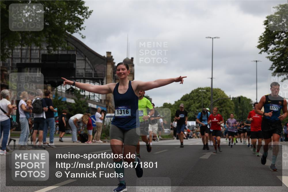 29.06.2025 - hella hamburg halbmarathon Yannick Fuchs http://msf.ph/oto/8471801 29.06.2025 10:57:41 20KM 1184, 1316, 1464, 1722, 1724, 1940, 2685, 3360, 4328, 4370, 5305, 5384, 7243, 7290, 7333, 8561, 9191, 9439, 9681, 10705, 10766, 10866, 11149, 11527, 11657, 11771, 12315, 12316, 12513, 12662, 13171, 13841, 14135, 14313, 14493, 15516, 15532, 15550, 15897, 16424, 16426, 16639, 16995, 17061, 17071, 17437, 17730, 17894, 18122, 18717 meine-sportfotos.de