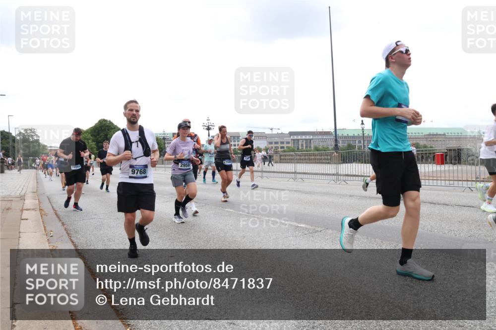 29.06.2025 - hella hamburg halbmarathon Lena Gebhardt http://msf.ph/oto/8471837 29.06.2025 10:33:03 Lombardsbrücke 16502, 9768, 2959, 1078, 1237, 1324, 1732, 1764, 2038, 2054, 2059, 2085, 2276, 2838, 2959, 3341, 3391, 3422, 3660, 3670, 3708, 3753, 3871, 4030, 4096, 4445, 4446, 4555, 4650, 5110, 5180, 5581, 5917, 6040, 6773, 6861, 7308, 7309, 7387, 7531, 7633, 7749, 7750, 7982, 8170, 8595, 8839, 9010, 9034, 9143, 9188, 9289, 9471, 9542, 9591, 9592, 9768, 10013, 10048, 10277, 11229, 11260, 11713, 11756, 11826, 12039, 12423, 12424, 14305, 14743, 15951 meine-sportfotos.de