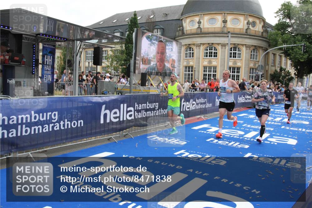 29.06.2025 - hella hamburg halbmarathon Michael Strokosch http://msf.ph/oto/8471838 29.06.2025 10:36:46 Ziel 1571, 3809, 4865, 5092, 5961, 6529, 13343, 14622, 15621, 18038, 18733 meine-sportfotos.de