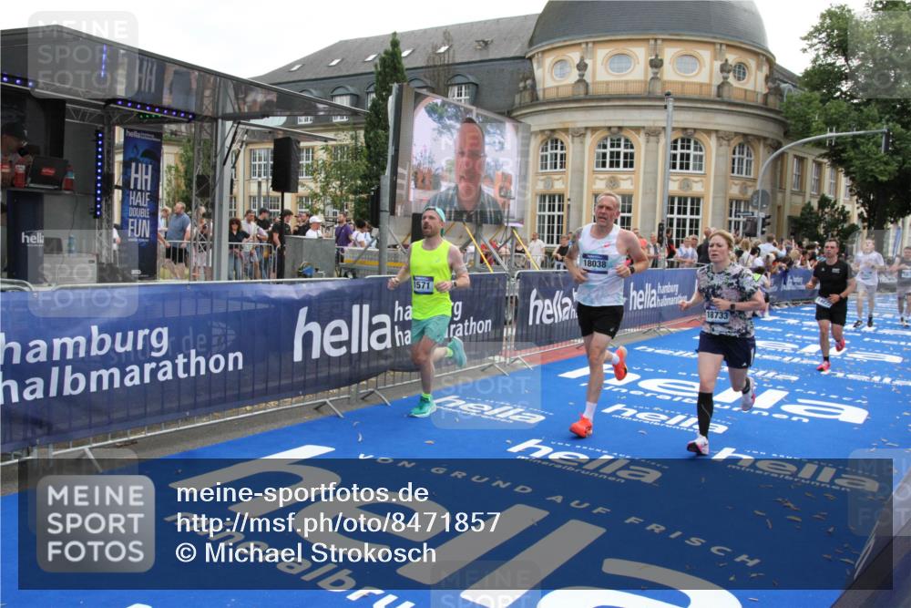 29.06.2025 - hella hamburg halbmarathon Michael Strokosch http://msf.ph/oto/8471857 29.06.2025 10:36:46 Ziel 1571, 3809, 4865, 5092, 5961, 6529, 13343, 14622, 15621, 18038, 18733 meine-sportfotos.de