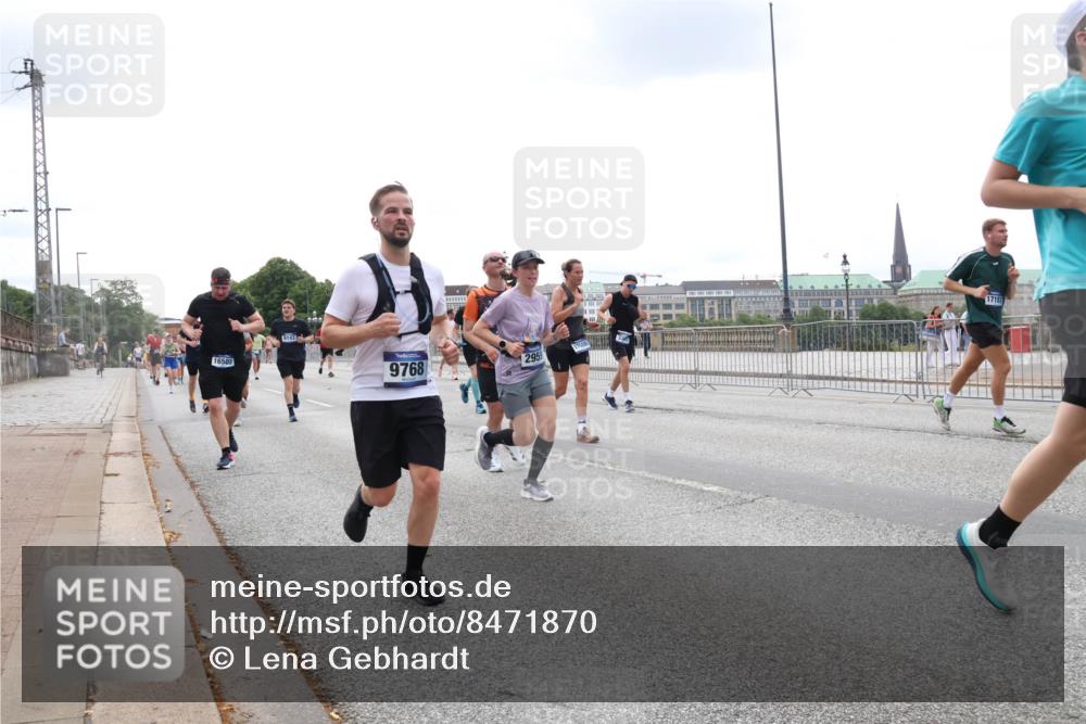 29.06.2025 - hella hamburg halbmarathon Lena Gebhardt http://msf.ph/oto/8471870 29.06.2025 10:33:03 Lombardsbrücke 16502, 9143, 9768, 2959, 17157, 1078, 1237, 1324, 1732, 1764, 2038, 2054, 2059, 2085, 2276, 2838, 2959, 3341, 3391, 3422, 3660, 3670, 3708, 3753, 3871, 4030, 4096, 4445, 4446, 4555, 4650, 5110, 5180, 5581, 5917, 6040, 6773, 6861, 7308, 7309, 7387, 7531, 7633, 7749, 7750, 7982, 8170, 8595, 8839, 9010, 9034, 9143, 9188, 9289, 9471, 9542, 9591, 9592, 9768, 10013, 10048, 10277, 11229, 11260, 11713, 11756, 11826, 12039, 12423, 12424, 14305, 14743, 15951 meine-sportfotos.de