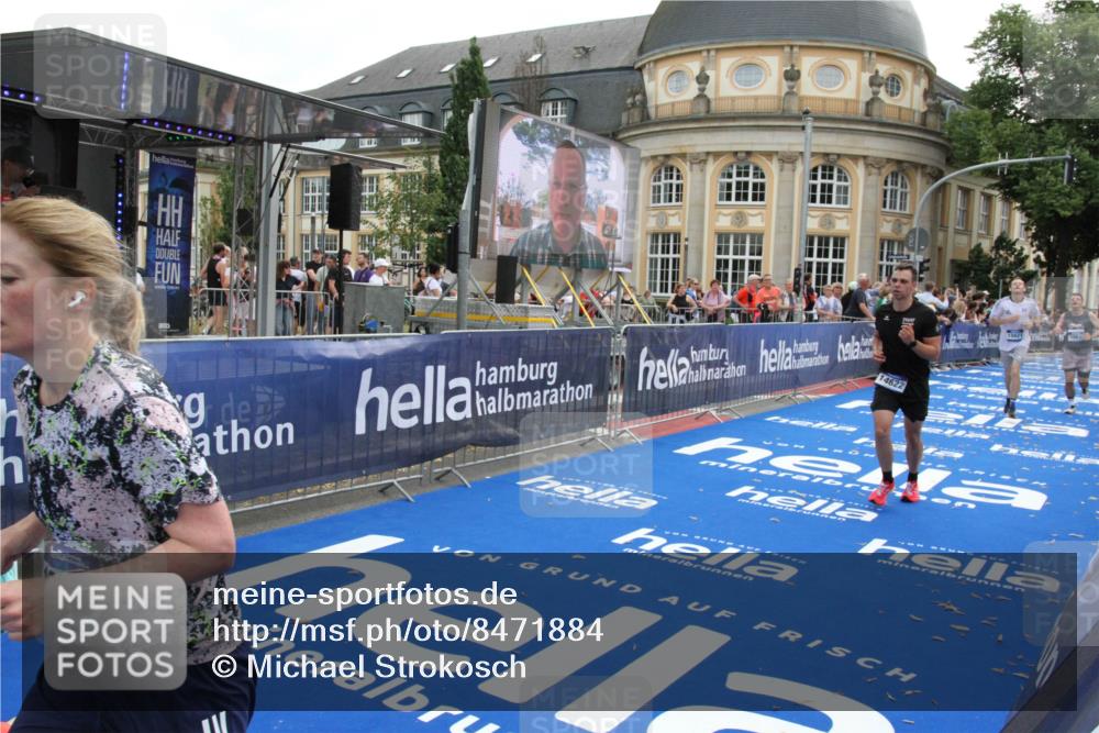 29.06.2025 - hella hamburg halbmarathon Michael Strokosch http://msf.ph/oto/8471884 29.06.2025 10:36:47 Ziel 1571, 4865, 5092, 5961, 6529, 13343, 14622, 15621, 18038, 18733 meine-sportfotos.de