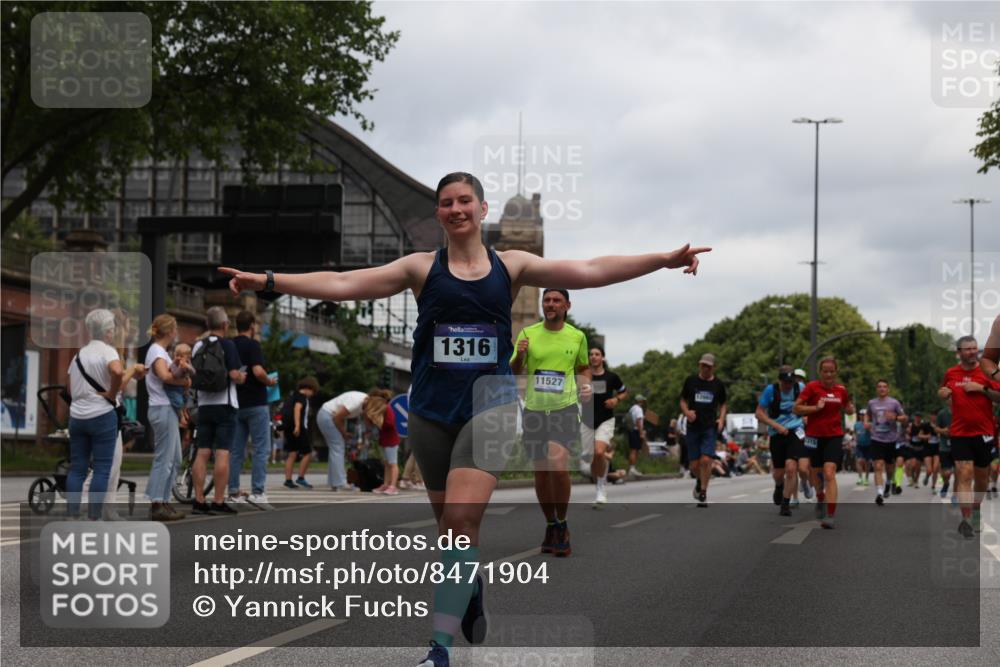 29.06.2025 - hella hamburg halbmarathon Yannick Fuchs http://msf.ph/oto/8471904 29.06.2025 10:57:41 20KM 1184, 1316, 1464, 1722, 1724, 1940, 2685, 3360, 4328, 4370, 5305, 5384, 7243, 7290, 7333, 8561, 9191, 9439, 9681, 10705, 10766, 10866, 11149, 11527, 11657, 11771, 12315, 12316, 12513, 12662, 13171, 13841, 14135, 14313, 14493, 15516, 15532, 15550, 15897, 16424, 16426, 16639, 16995, 17061, 17071, 17437, 17730, 17894, 18122, 18717 meine-sportfotos.de