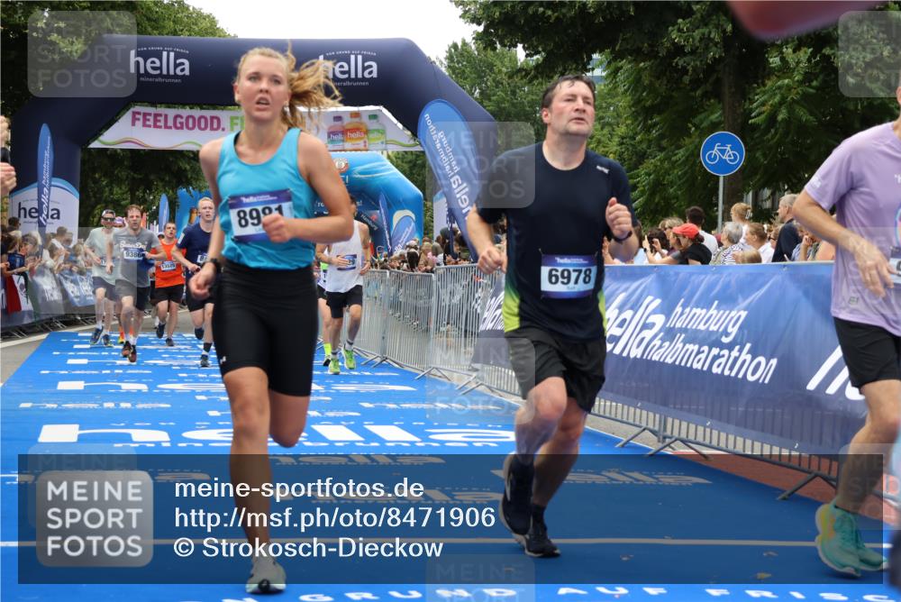 29.06.2025 - hella hamburg halbmarathon Strokosch-Dieckow http://msf.ph/oto/8471906 29.06.2025 10:46:28 Ziel 2222, 2842, 4237, 4497, 5459, 6421, 6978, 7335, 8482, 8981, 9232, 9386, 9529, 9786, 11185, 11773, 12171, 12651, 12891, 13525, 13698, 14045, 14228, 14482, 15133, 15157, 15206, 16127, 17281, 17461, 18211, 18637, 18882, 19209 meine-sportfotos.de
