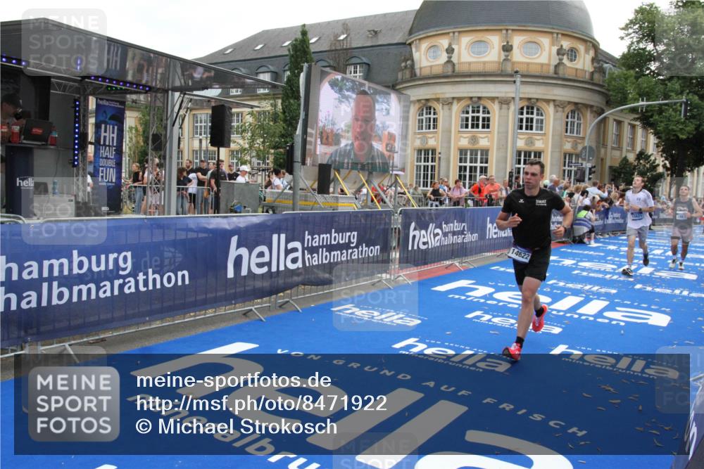 29.06.2025 - hella hamburg halbmarathon Michael Strokosch http://msf.ph/oto/8471922 29.06.2025 10:36:47 Ziel 1571, 4865, 5092, 5961, 6529, 13343, 14622, 15621, 18038, 18733 meine-sportfotos.de
