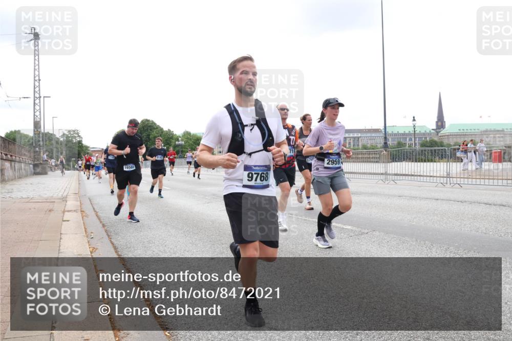 29.06.2025 - hella hamburg halbmarathon Lena Gebhardt http://msf.ph/oto/8472021 29.06.2025 10:33:03 Lombardsbrücke 16502, 9143, 9768, 71, 175, 2959, 1078, 1237, 1324, 1732, 1764, 2038, 2054, 2059, 2085, 2276, 2838, 2959, 3341, 3391, 3422, 3660, 3670, 3708, 3753, 3871, 4030, 4096, 4445, 4446, 4555, 4650, 5110, 5180, 5581, 5917, 6040, 6773, 6861, 7308, 7309, 7387, 7531, 7633, 7749, 7750, 7982, 8170, 8595, 8839, 9010, 9034, 9143, 9188, 9289, 9471, 9542, 9591, 9592, 9768, 10013, 10048, 10277, 11229, 11260, 11713, 11756, 11826, 12039, 12423, 12424, 14305, 14743, 15951 meine-sportfotos.de
