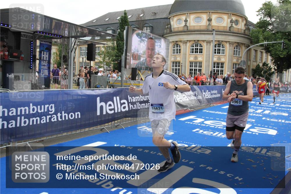 29.06.2025 - hella hamburg halbmarathon Michael Strokosch http://msf.ph/oto/8472026 29.06.2025 10:36:50 Ziel 4865, 5961, 6529, 7310, 13343, 14622, 15621, 15939 meine-sportfotos.de