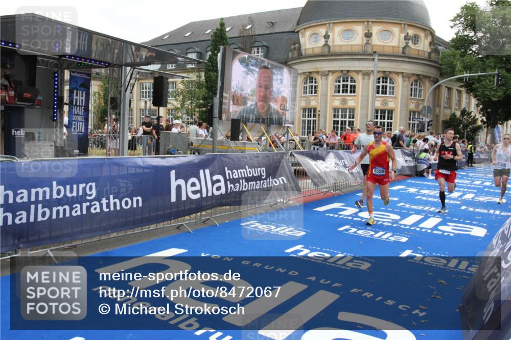 29.06.2025 - hella hamburg halbmarathon Michael Strokosch http://msf.ph/oto/8472067 29.06.2025 10:36:52 Ziel 4865, 5961, 6529, 7310, 13141, 13343, 15939, 18384 meine-sportfotos.de