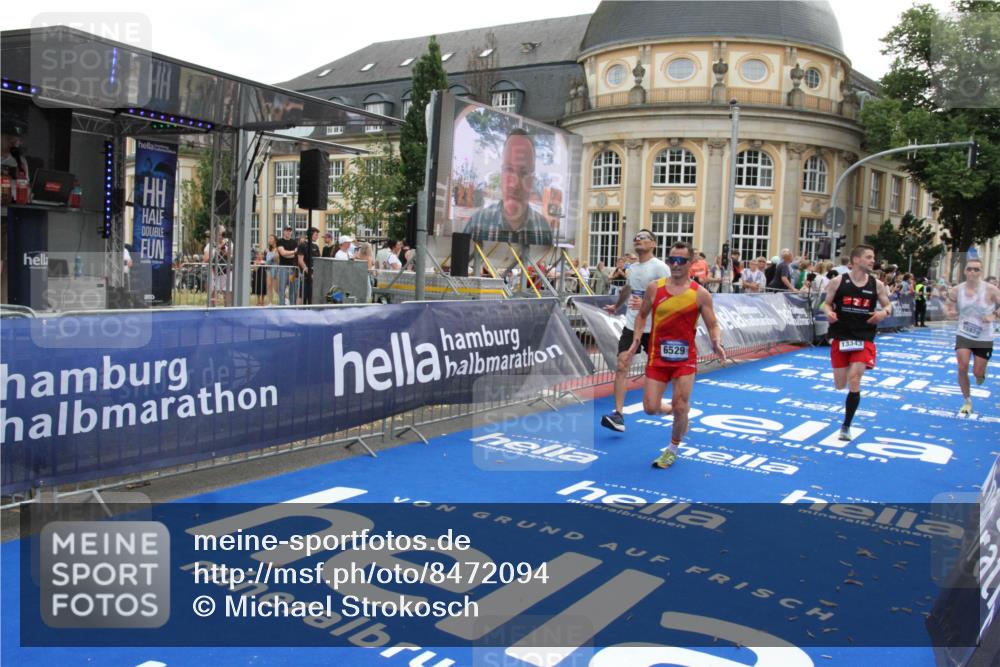 29.06.2025 - hella hamburg halbmarathon Michael Strokosch http://msf.ph/oto/8472094 29.06.2025 10:36:52 Ziel 4865, 5961, 6529, 7310, 13141, 13343, 15939, 18384 meine-sportfotos.de