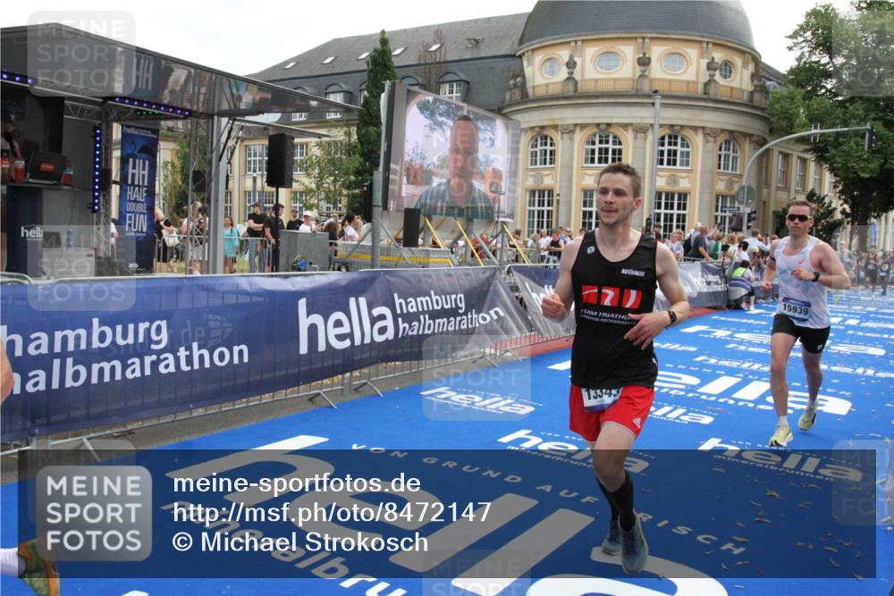 29.06.2025 - hella hamburg halbmarathon Michael Strokosch http://msf.ph/oto/8472147 29.06.2025 10:36:54 Ziel 3959, 4865, 5307, 6529, 7310, 13141, 13343, 15939, 18384 meine-sportfotos.de