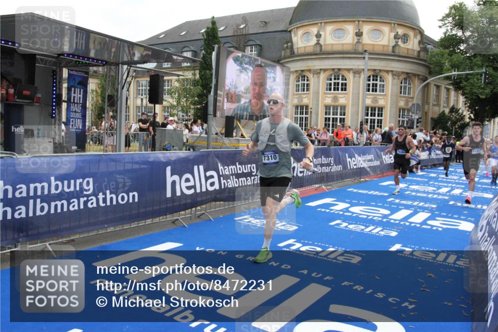 29.06.2025 - hella hamburg halbmarathon Michael Strokosch http://msf.ph/oto/8472231 29.06.2025 10:36:57 Ziel 3959, 5307, 7310, 11620, 13141, 14691, 15939, 18384 meine-sportfotos.de