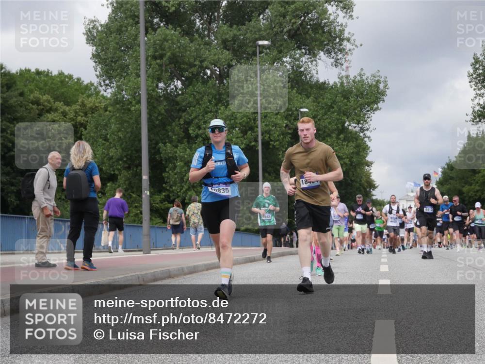 29.06.2025 - hella hamburg halbmarathon Luisa Fischer http://msf.ph/oto/8472272 29.06.2025 10:44:37 Kennedybrücke 10835, 6842, 18, 4412, 2805, 3344, 4412, 5549, 7661, 8769, 10407 meine-sportfotos.de