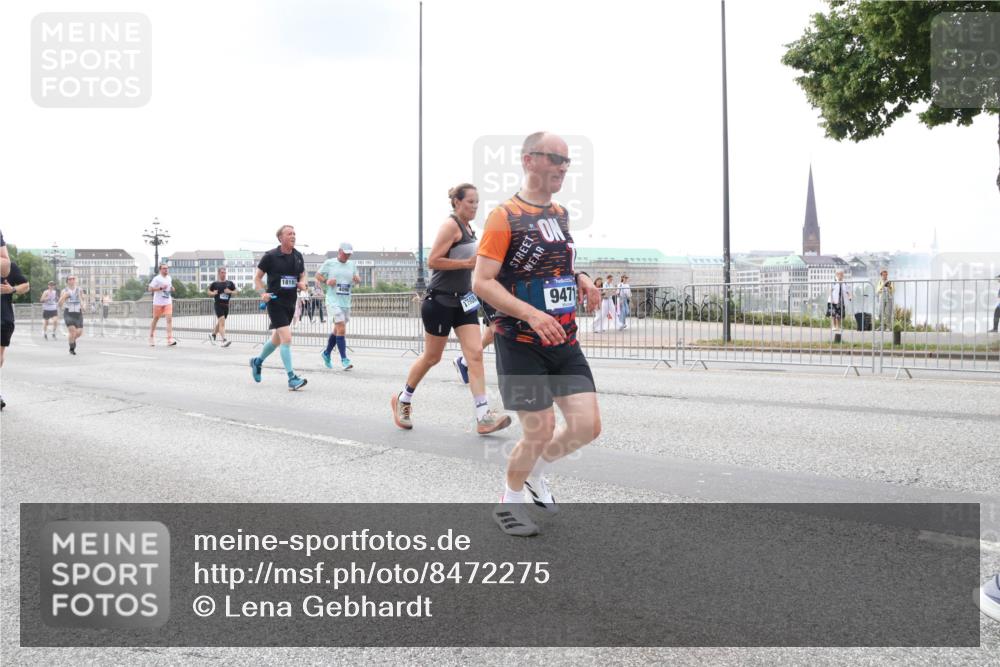 29.06.2025 - hella hamburg halbmarathon Lena Gebhardt http://msf.ph/oto/8472275 29.06.2025 10:33:04 Lombardsbrücke 9471, 1078, 1237, 1324, 1732, 1764, 2038, 2054, 2059, 2085, 2276, 2838, 2959, 3341, 3391, 3422, 3660, 3670, 3708, 3753, 3871, 4030, 4096, 4445, 4446, 4555, 4650, 5110, 5180, 5581, 5917, 6040, 6773, 6861, 7308, 7309, 7387, 7531, 7633, 7749, 7750, 7982, 8170, 8595, 8839, 9010, 9034, 9143, 9188, 9289, 9471, 9542, 9591, 9592, 9768, 9780, 10013, 10048, 10277, 11229, 11260, 11713, 11756, 11826, 12039, 12423, 12424, 14305, 14743, 15951 meine-sportfotos.de