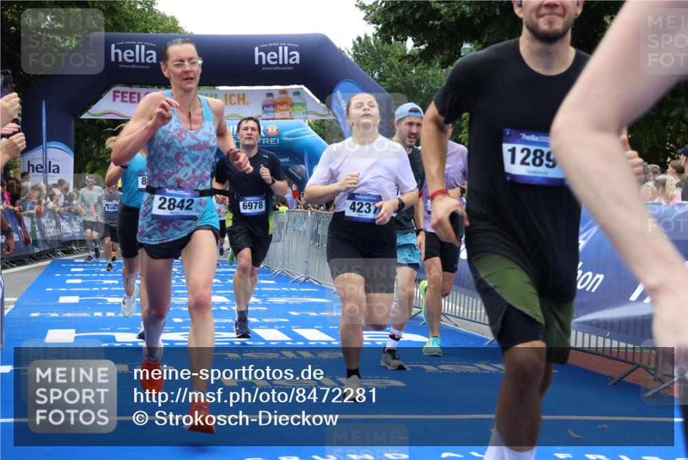29.06.2025 - hella hamburg halbmarathon Strokosch-Dieckow http://msf.ph/oto/8472281 29.06.2025 10:46:26 Ziel 1600, 2222, 2842, 4237, 4497, 5459, 6421, 6691, 6978, 7335, 8142, 8482, 8981, 9232, 9386, 9529, 9786, 11185, 11773, 12171, 12651, 12891, 13698, 14045, 14228, 14482, 15157, 15206, 16127, 17281, 17461, 18118, 18211, 18637, 18882, 19209 meine-sportfotos.de