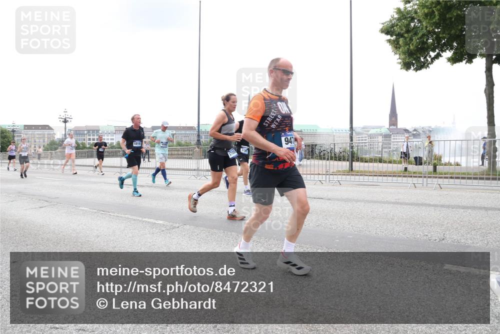 29.06.2025 - hella hamburg halbmarathon Lena Gebhardt http://msf.ph/oto/8472321 29.06.2025 10:33:04 Lombardsbrücke 18191, 17508, 947, 1078, 1237, 1324, 1732, 1764, 2038, 2054, 2059, 2085, 2276, 2838, 2959, 3341, 3391, 3422, 3660, 3670, 3708, 3753, 3871, 4030, 4096, 4445, 4446, 4555, 4650, 5110, 5180, 5581, 5917, 6040, 6773, 6861, 7308, 7309, 7387, 7531, 7633, 7749, 7750, 7982, 8170, 8595, 8839, 9010, 9034, 9143, 9188, 9289, 9471, 9542, 9591, 9592, 9768, 9780, 10013, 10048, 10277, 11229, 11260, 11713, 11756, 11826, 12039, 12423, 12424, 14305, 14743, 15951 meine-sportfotos.de
