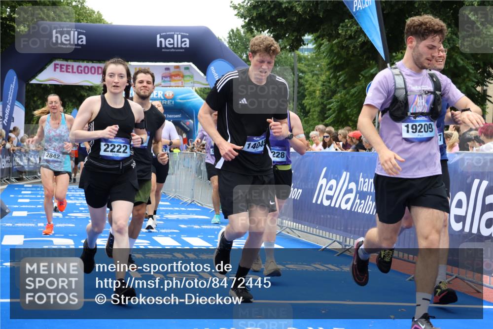 29.06.2025 - hella hamburg halbmarathon Strokosch-Dieckow http://msf.ph/oto/8472445 29.06.2025 10:46:25 Ziel 1600, 2222, 2842, 4237, 4497, 5459, 6421, 6691, 6978, 7335, 8142, 8482, 8981, 9232, 9386, 9529, 9786, 11185, 11773, 12171, 12651, 12891, 13698, 14045, 14200, 14228, 14262, 14482, 15157, 16127, 17281, 17461, 18118, 18211, 18637, 18882, 19209 meine-sportfotos.de