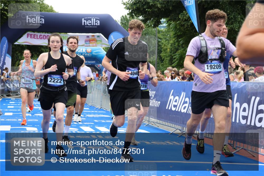 29.06.2025 - hella hamburg halbmarathon Strokosch-Dieckow http://msf.ph/oto/8472501 29.06.2025 10:46:25 Ziel 1600, 2222, 2842, 4237, 4497, 5459, 6421, 6691, 6978, 7335, 8142, 8482, 8981, 9232, 9386, 9529, 9786, 11185, 11773, 12171, 12651, 12891, 13698, 14045, 14200, 14228, 14262, 14482, 15157, 16127, 17281, 17461, 18118, 18211, 18637, 18882, 19209 meine-sportfotos.de