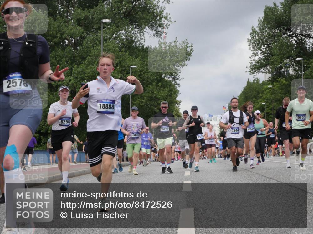 29.06.2025 - hella hamburg halbmarathon Luisa Fischer http://msf.ph/oto/8472526 29.06.2025 10:44:42 Kennedybrücke 2578, 6250, 18888, 15076, 8054, 2805, 11851, 3344, 18580, 87, 16454, 15155, 11, 6, 2805, 3344, 4412, 5688, 5928, 7661, 8769, 10407 meine-sportfotos.de