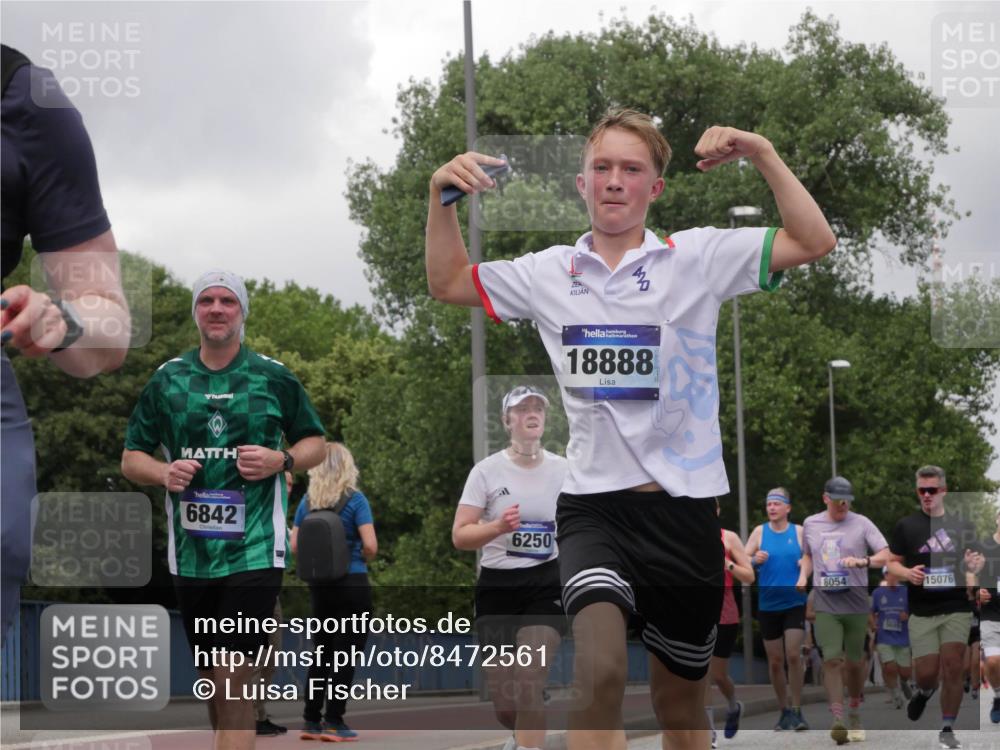29.06.2025 - hella hamburg halbmarathon Luisa Fischer http://msf.ph/oto/8472561 29.06.2025 10:44:43 Kennedybrücke 6842, 6250, 18888, 8054, 15076, 2805, 3344, 4412, 5688, 5928, 7661, 8769 meine-sportfotos.de