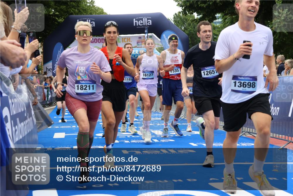 29.06.2025 - hella hamburg halbmarathon Strokosch-Dieckow http://msf.ph/oto/8472689 29.06.2025 10:46:23 Ziel 1600, 2222, 2842, 4237, 4497, 6421, 6691, 6978, 7335, 8142, 8482, 8981, 9232, 9386, 9786, 11185, 11773, 12171, 12651, 12891, 13698, 14045, 14200, 14228, 14262, 14482, 15157, 16127, 18118, 18211, 18637, 19209 meine-sportfotos.de