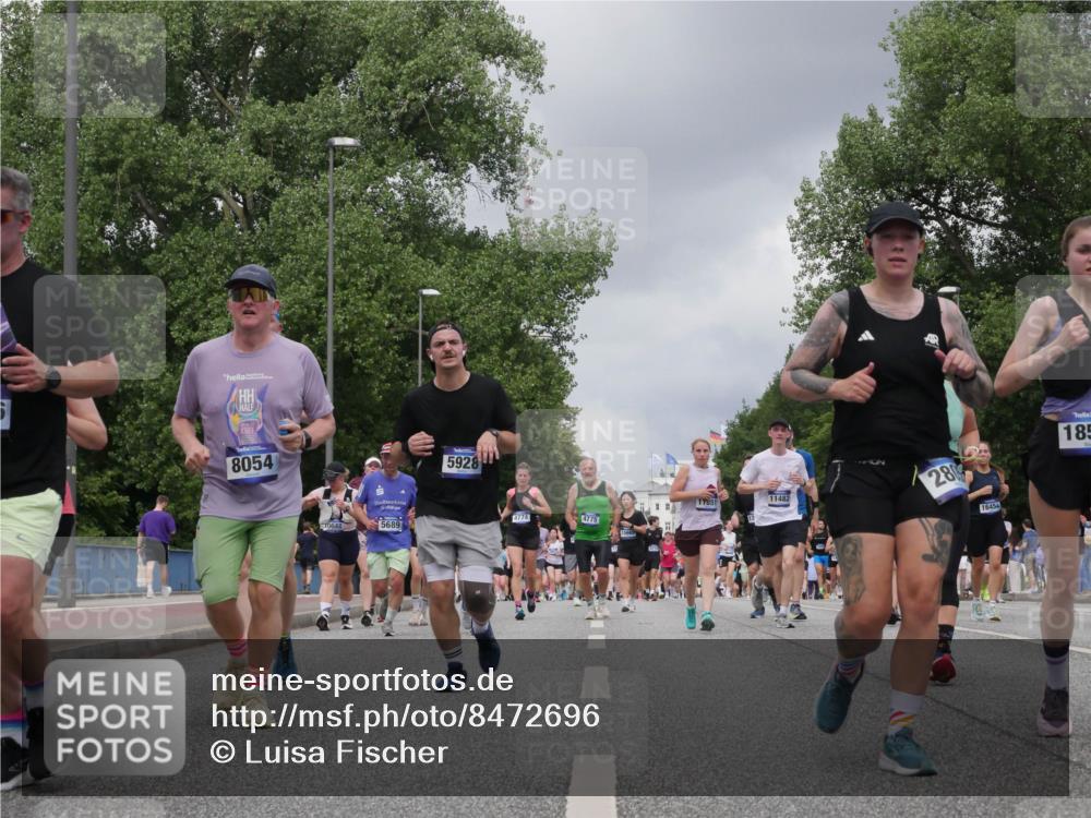 29.06.2025 - hella hamburg halbmarathon Luisa Fischer http://msf.ph/oto/8472696 29.06.2025 10:44:46 Kennedybrücke 8054, 5689, 5928, 4775, 17851, 11482, 280, 16454, 185, 2805, 3344, 4412, 4774, 5688, 5928, 8769, 9009 meine-sportfotos.de