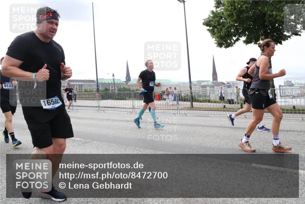29.06.2025 - hella hamburg halbmarathon Lena Gebhardt http://msf.ph/oto/8472700 29.06.2025 10:33:06 Lombardsbrücke 9143, 16502, 1819, 1078, 1237, 1324, 1732, 1764, 2038, 2054, 2059, 2085, 2276, 2838, 2959, 3341, 3391, 3422, 3660, 3708, 3753, 3812, 3871, 4030, 4096, 4445, 4446, 4555, 4650, 5110, 5180, 5581, 5917, 6040, 6773, 6861, 7308, 7309, 7387, 7531, 7750, 7982, 8170, 8595, 8839, 9010, 9034, 9143, 9188, 9289, 9471, 9542, 9591, 9592, 9768, 9780, 10013, 10048, 10277, 11229, 11260, 11713, 11756, 11826, 12039, 12423, 12424, 14305, 14743, 15951 meine-sportfotos.de
