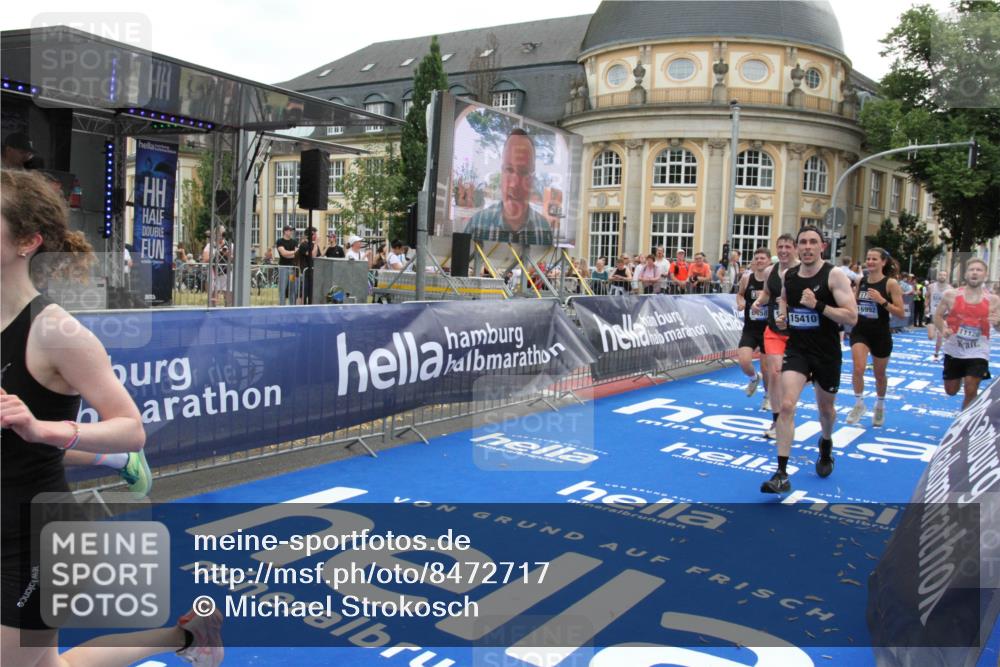 29.06.2025 - hella hamburg halbmarathon Michael Strokosch http://msf.ph/oto/8472717 29.06.2025 10:37:09 Ziel 1385, 1411, 5923, 6123, 6458, 7482, 8362, 9178, 10738, 11120, 15261, 15410, 16992, 17024, 17125, 17658 meine-sportfotos.de
