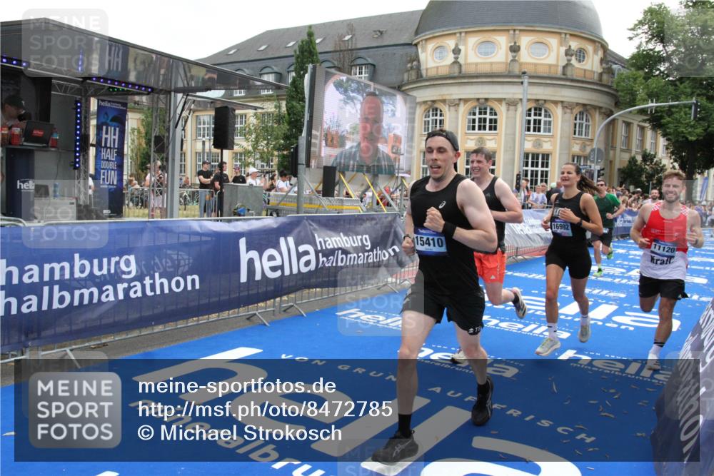 29.06.2025 - hella hamburg halbmarathon Michael Strokosch http://msf.ph/oto/8472785 29.06.2025 10:37:10 Ziel 5923, 6123, 6458, 7482, 8362, 9178, 10738, 11120, 11423, 13972, 15261, 15410, 16992, 17024, 17125, 17658 meine-sportfotos.de